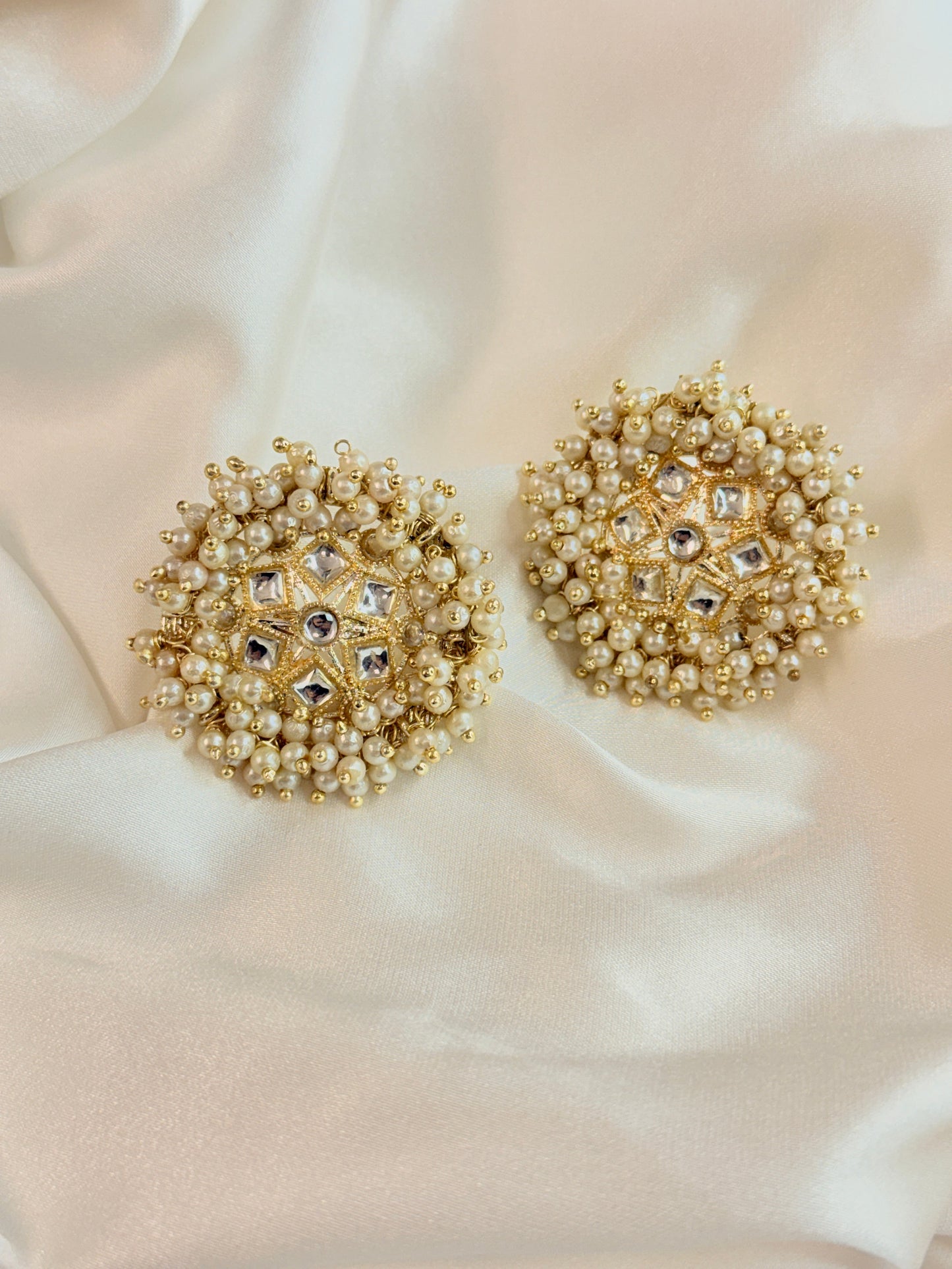 Vaanya Halo Stud