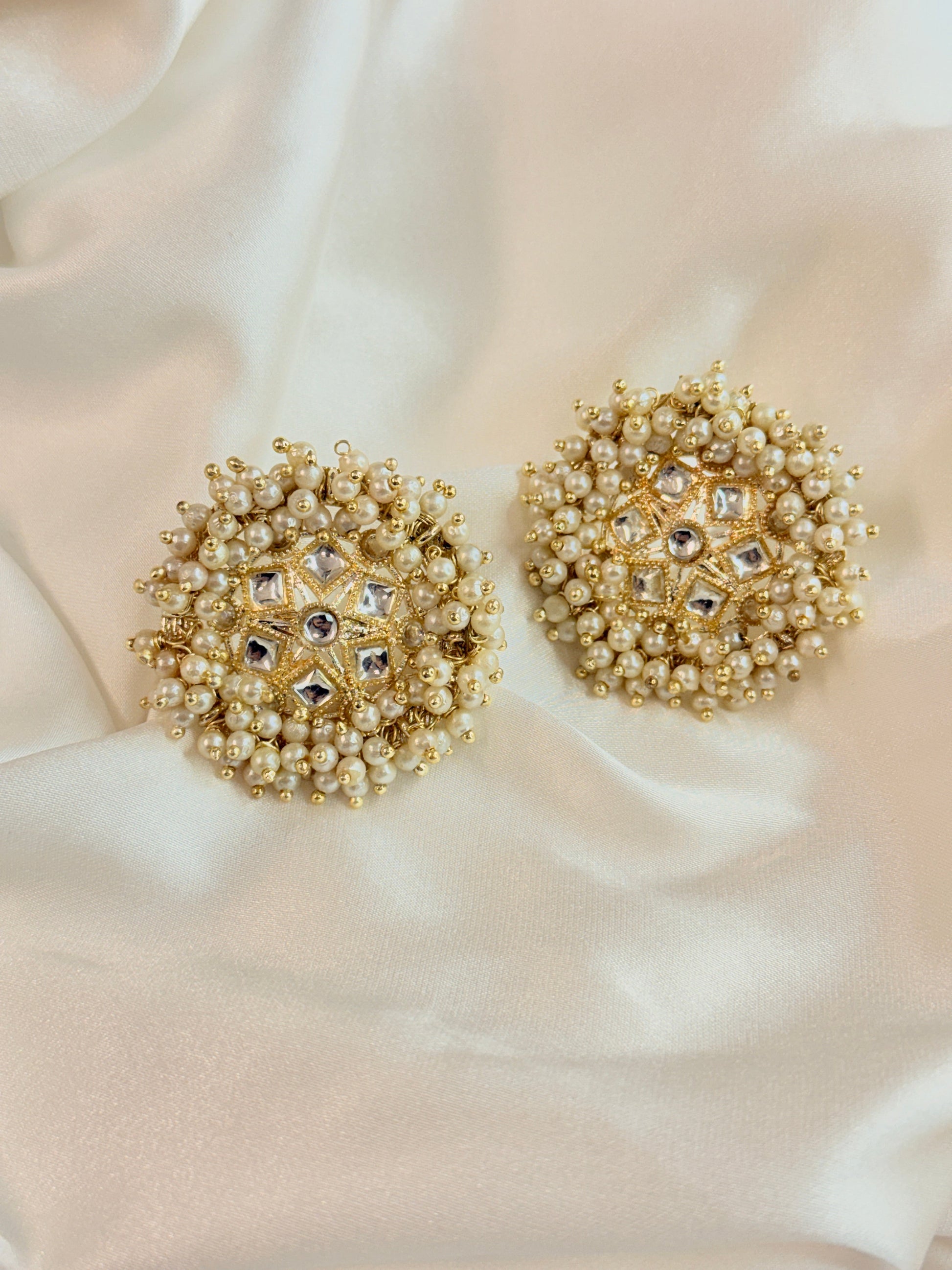 Vaanya Halo Stud